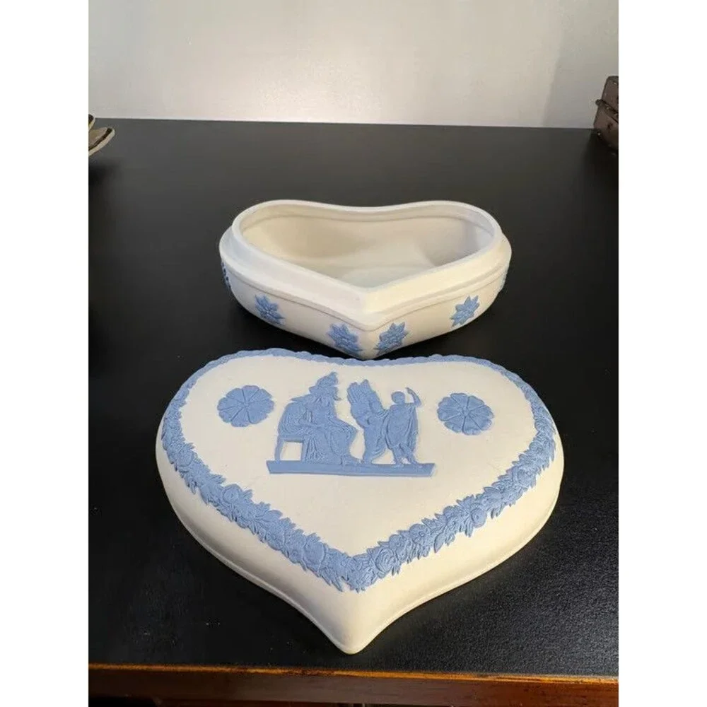 Wedgwood Jasperware Heart Trinket Box Pale Blue on White Classical Relief Boxed